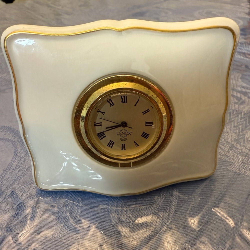 Lenox Ivory and Gold Accent Clock‎